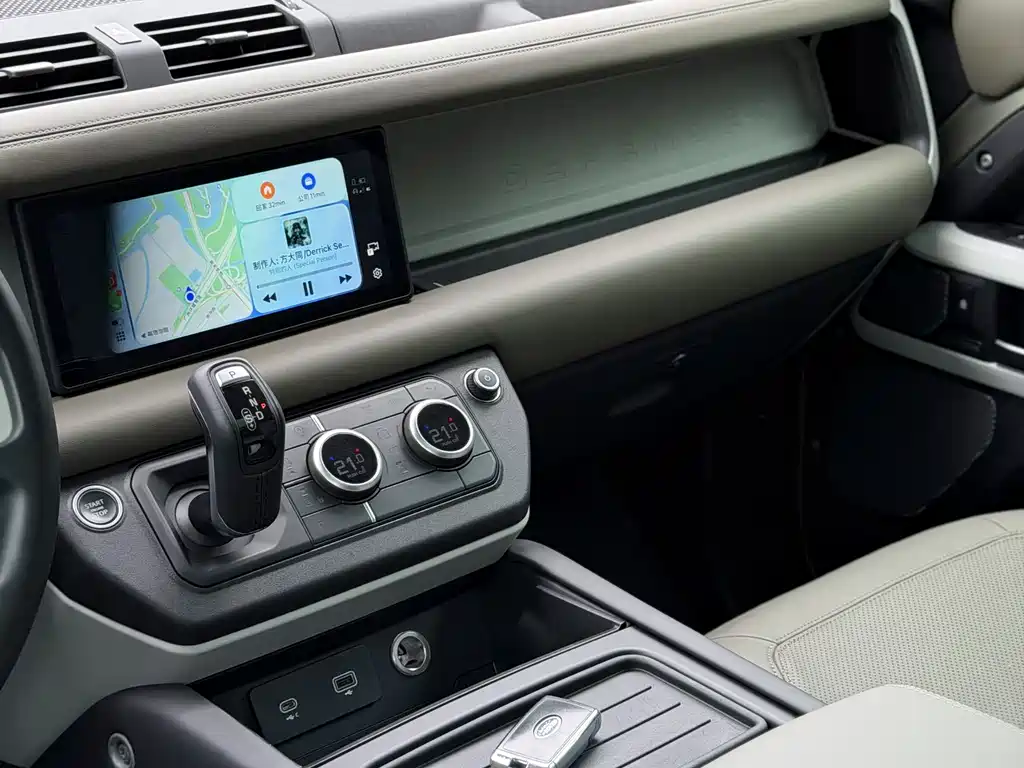 Land Rover Defender 2020 — фото 13