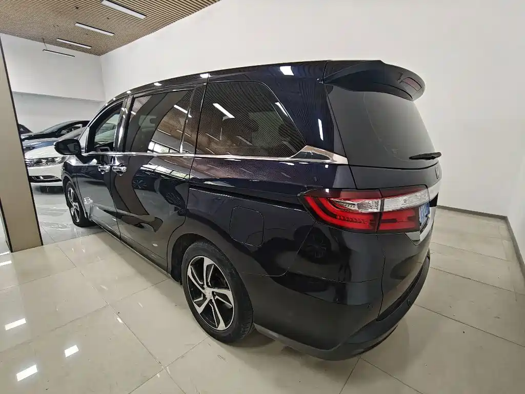 Honda Odyssey 2017 — фото 8