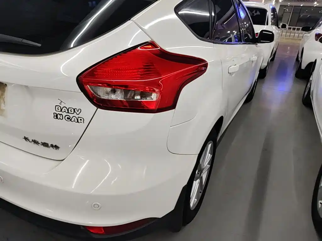 Ford Focus 2016 — фото 8