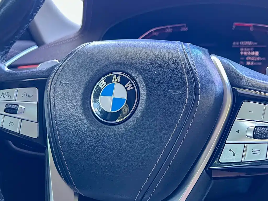 BMW 5 Series 2020 — фото 10
