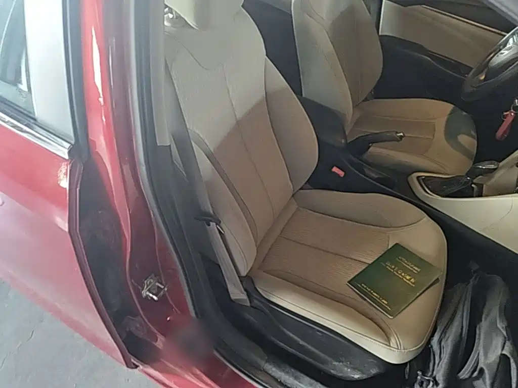 Buick Excelle 2015 — фото 25