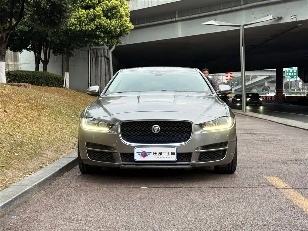 Jaguar XEL 2018 — фото 2