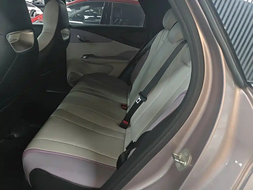 BYD Dolphin 2022 — фото 17