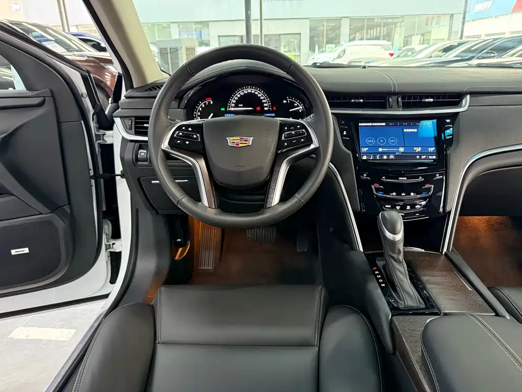 Cadillac XTS 2018 — фото 12