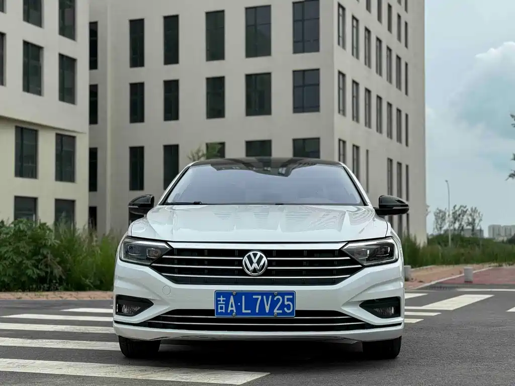 Volkswagen Sagitar 2019