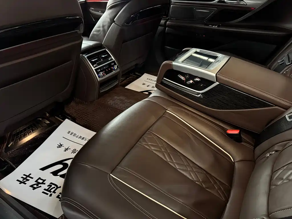 BMW 7 Series 2020 — фото 16