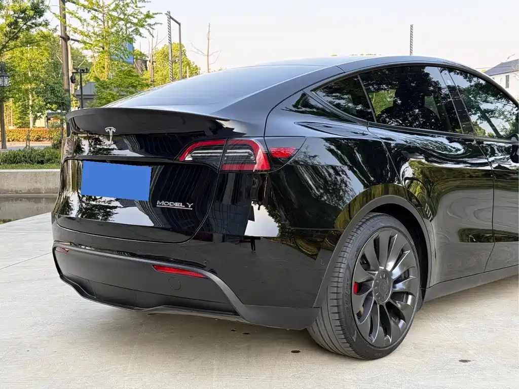 Tesla Model Y 2022 — фото 15