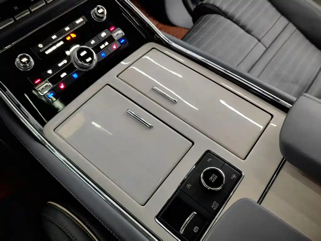 Lincoln Navigator 2021 — фото 8