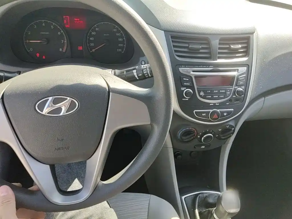 Hyundai Accent 2016 — фото 6