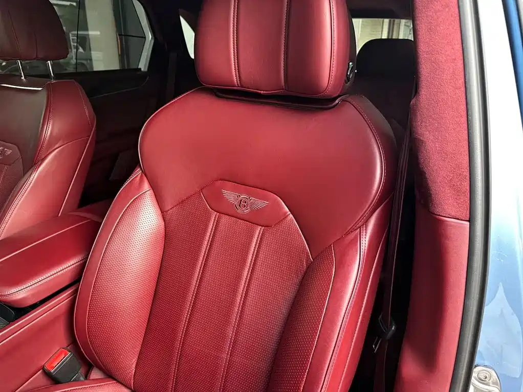 Bentley Bentayga 2021 — фото 15