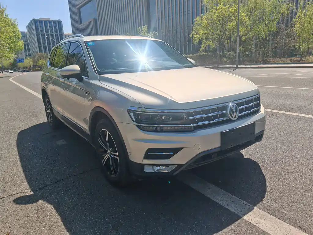 Volkswagen Tiguan L 2017 — фото 3