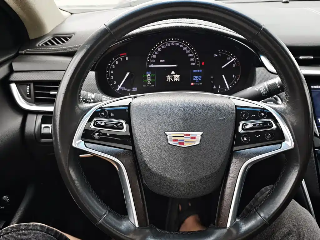 Cadillac XTS 2018 — фото 16