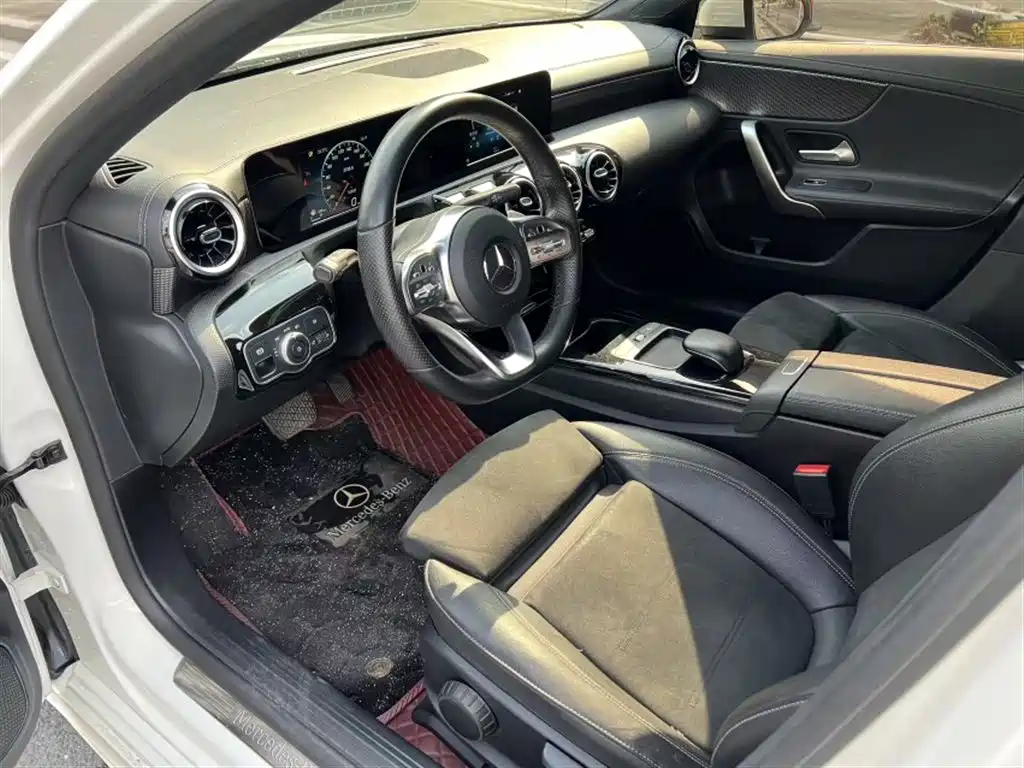 Mercedes-Benz A-Class 2019 — фото 12