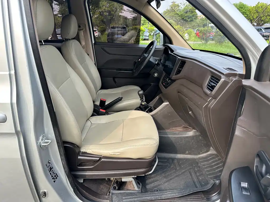 Wuling Hongguang V 2019 — фото 13