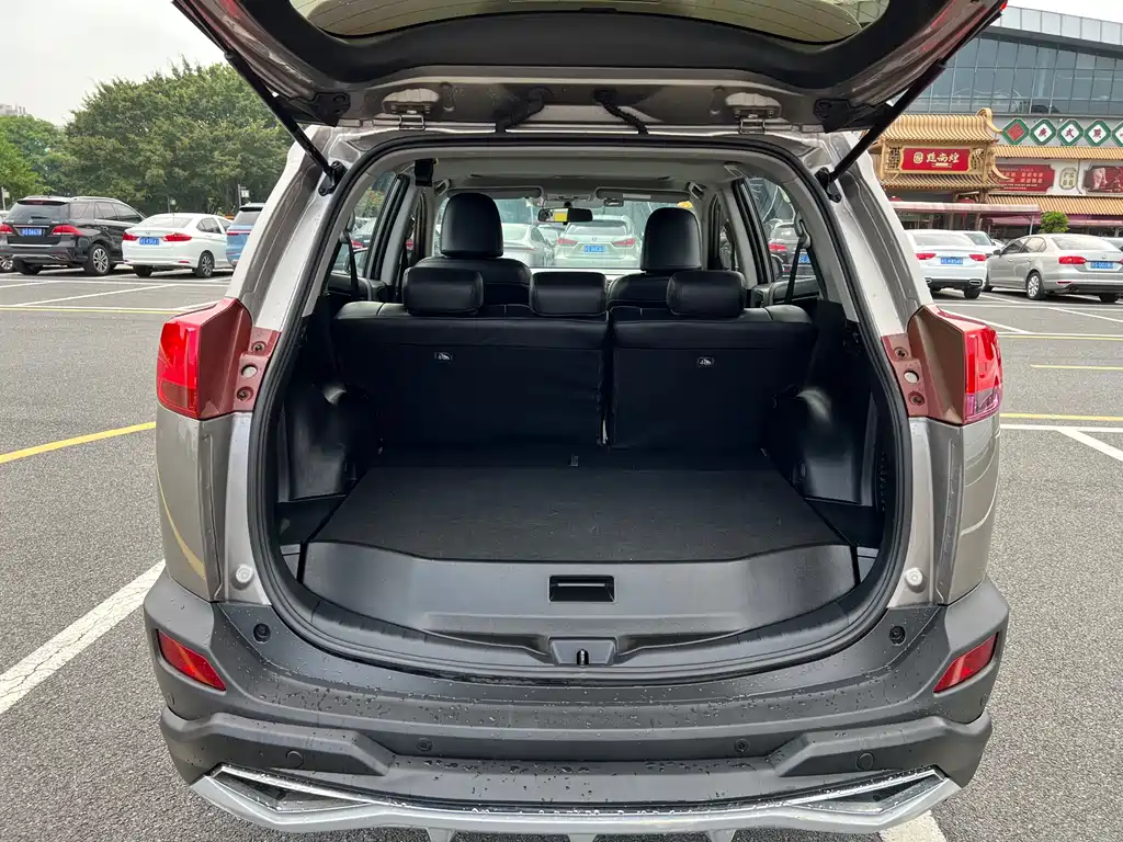 Toyota RAV4 2016 — фото 9