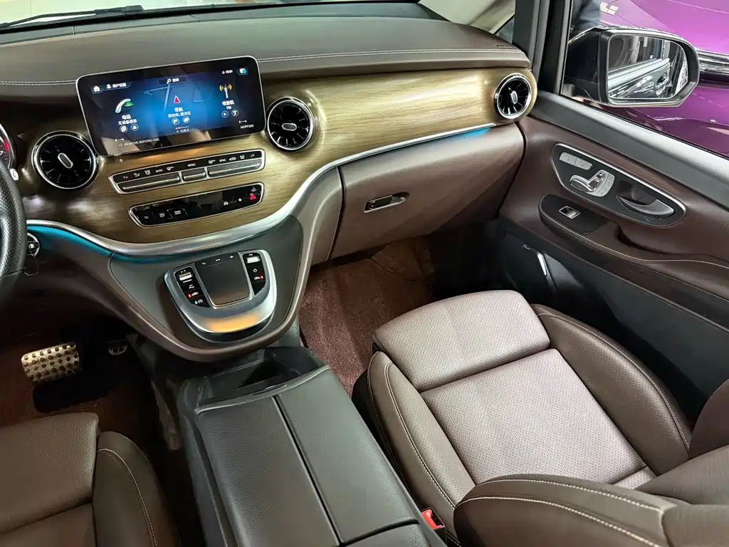 Mercedes-Benz V-Class 2024 — фото 14