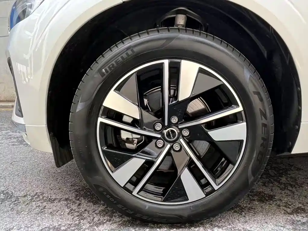 Volvo XC60 2025 — фото 6