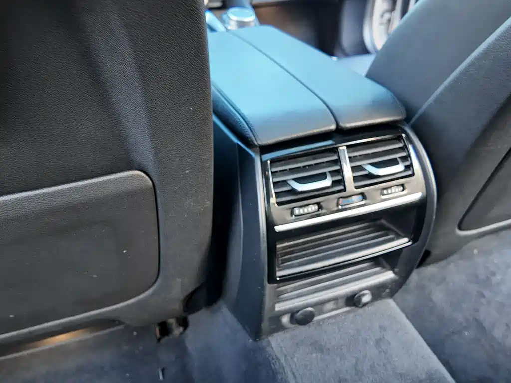 BMW 5 Series 2018 — фото 14