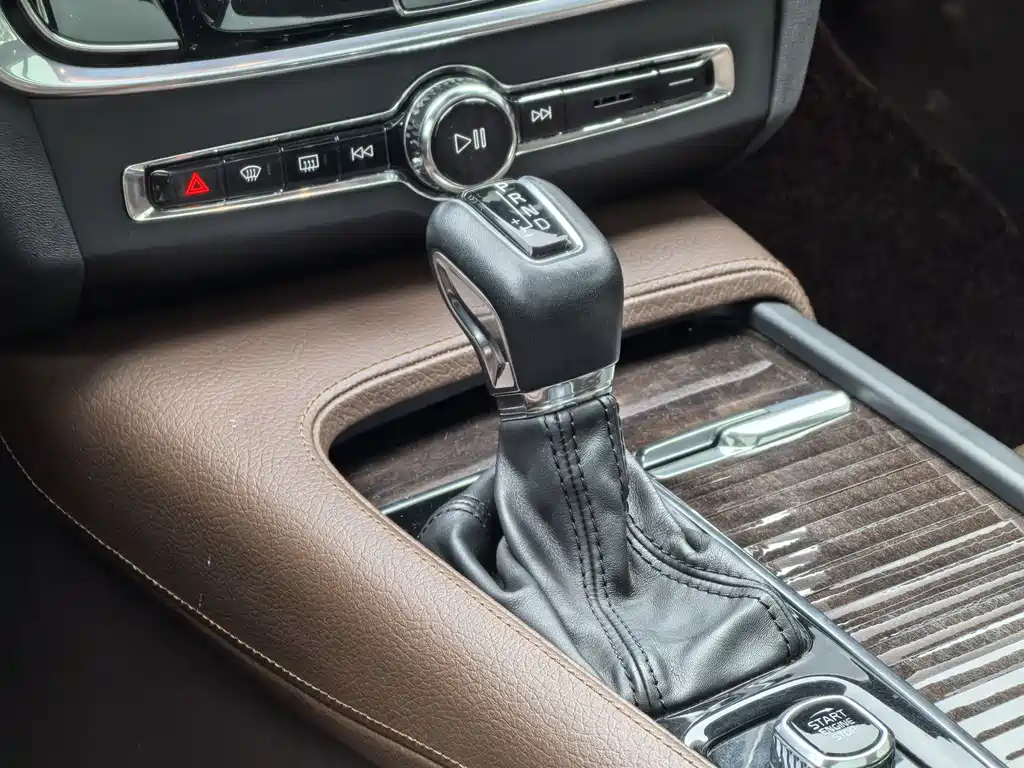 Volvo S90 2017 — фото 14