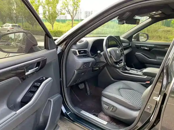 Toyota Crown Kluger 2022