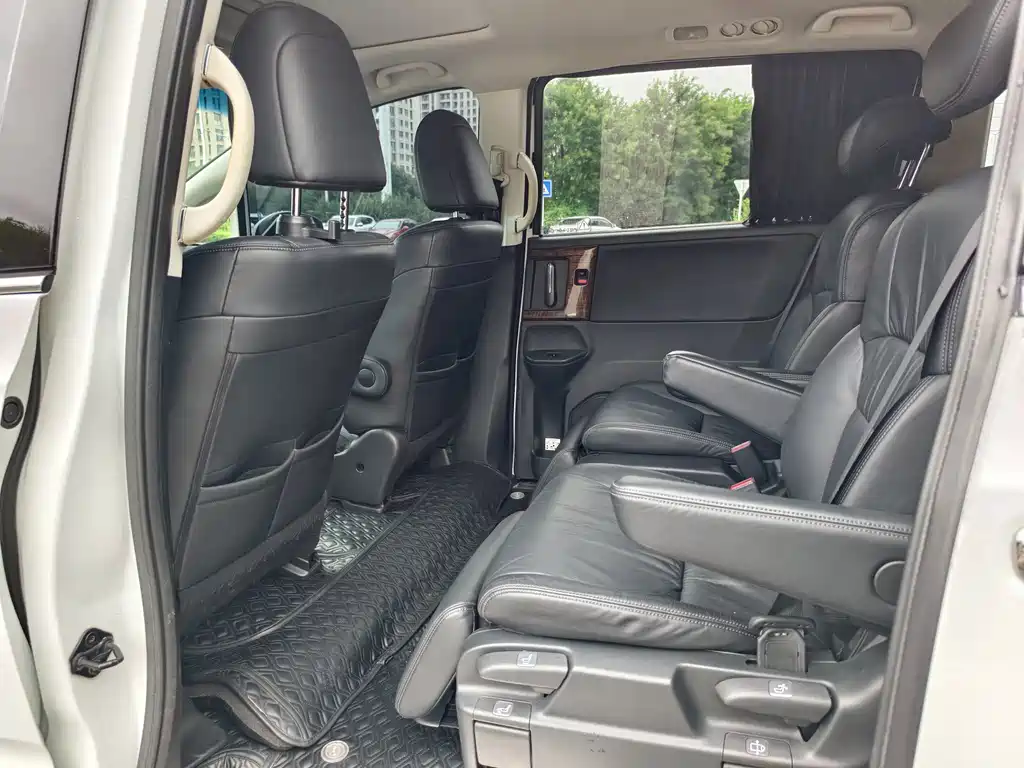 Honda Odyssey 2015 — фото 10