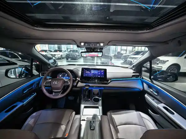 Toyota Granvia 2023