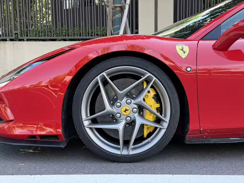Ferrari F8 2021 — фото 4