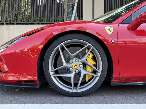 Ferrari F8 2021