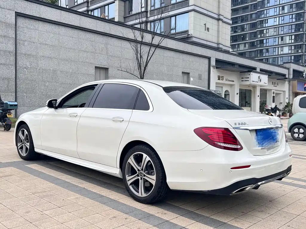 Mercedes-Benz E-Class 2018 — фото 14