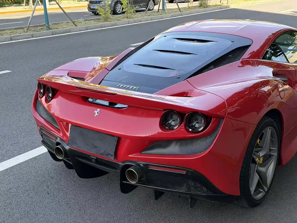 Ferrari F8 2021 — фото 8