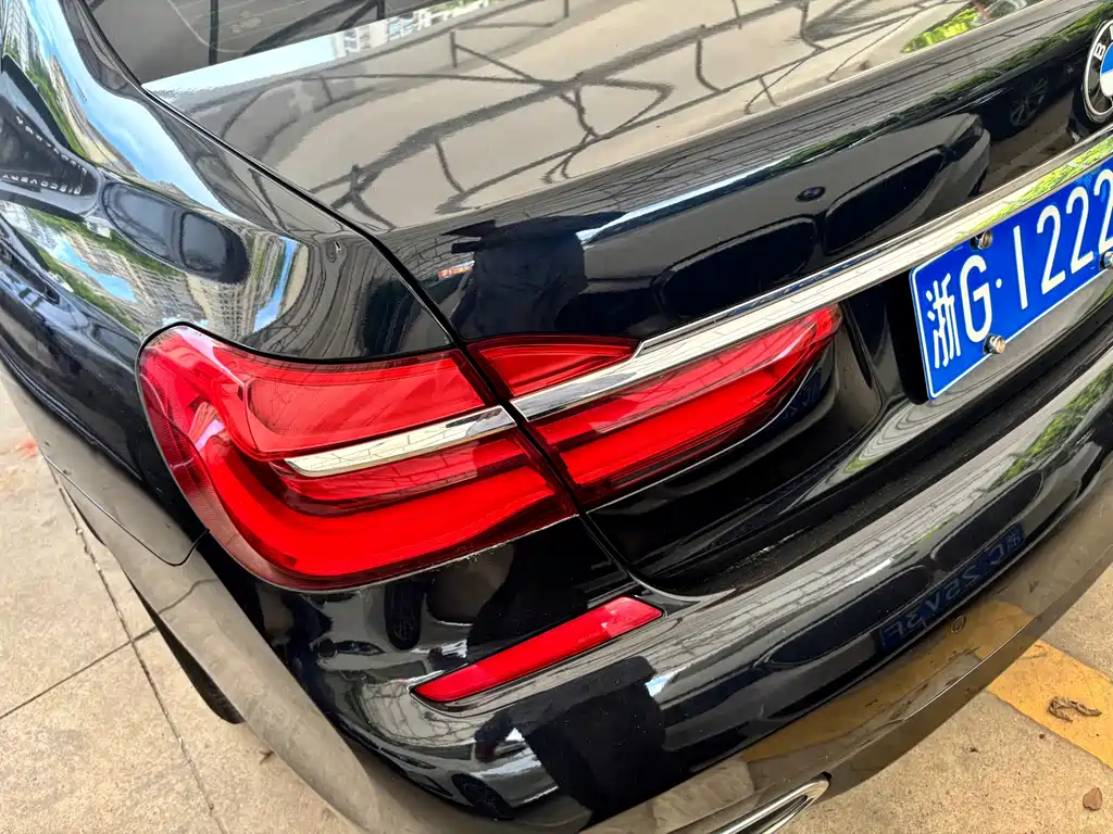 BMW 7 Series 2018 — фото 25