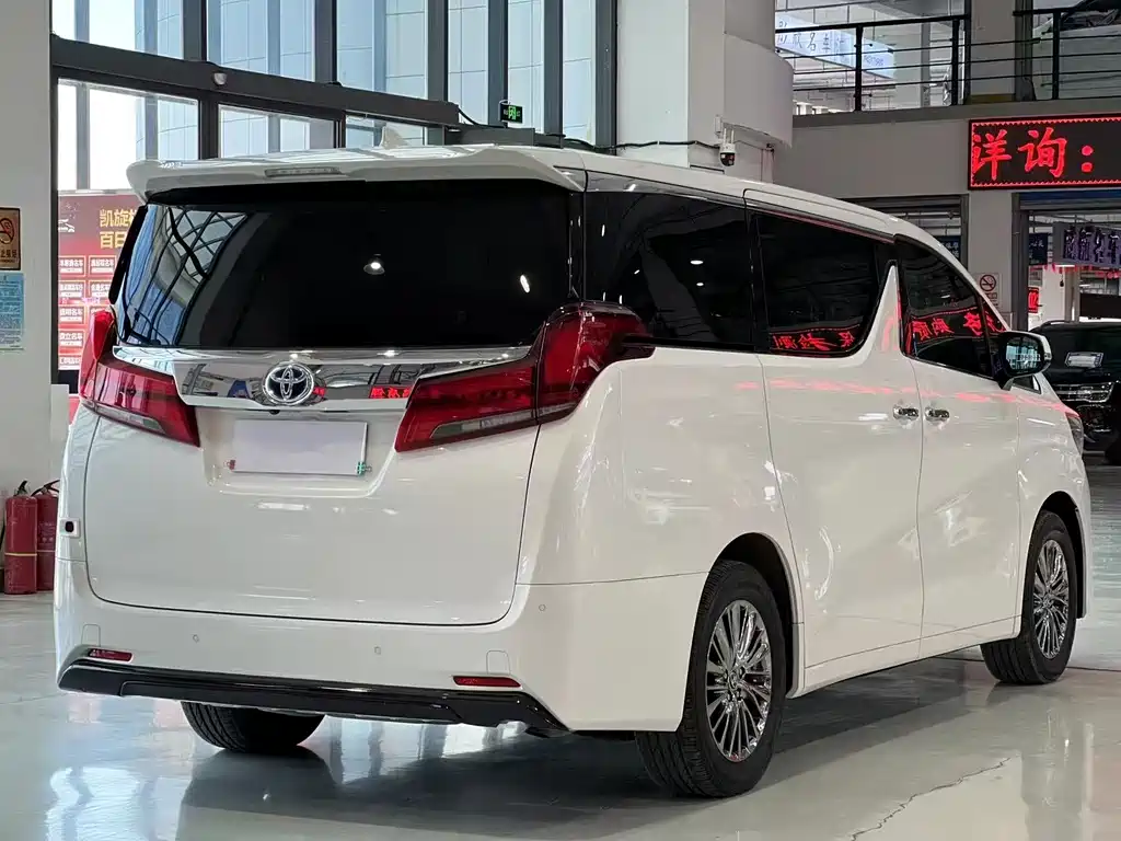 Toyota Alphard 2022 — фото 9