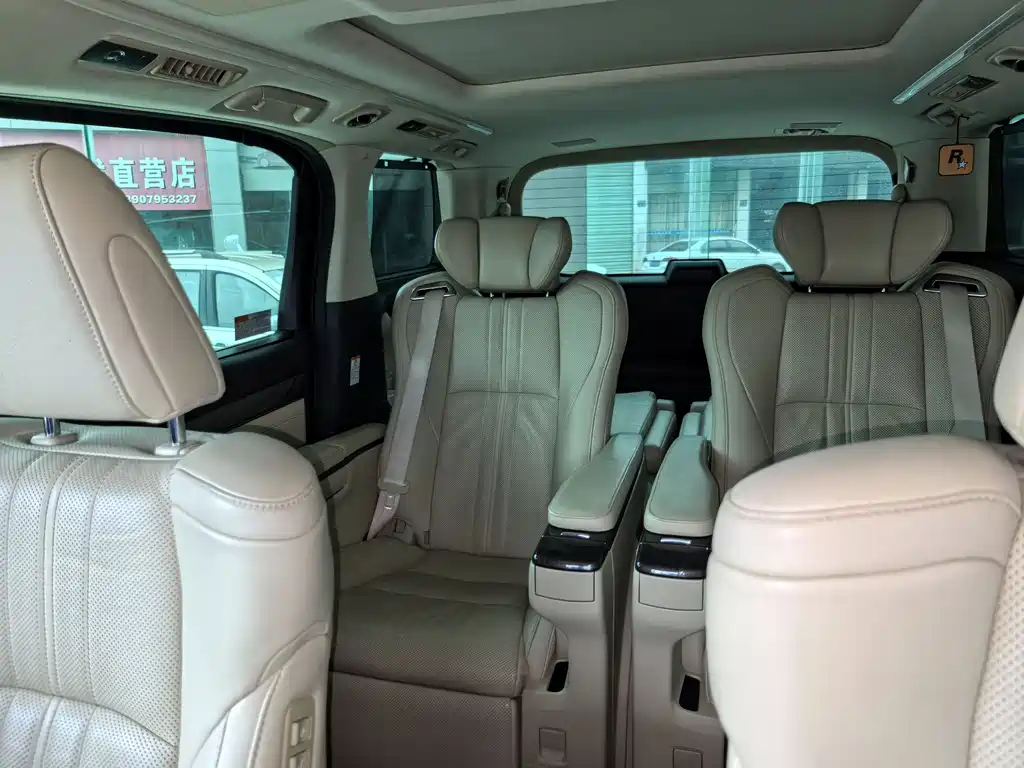 Toyota Alphard 2020 — фото 12