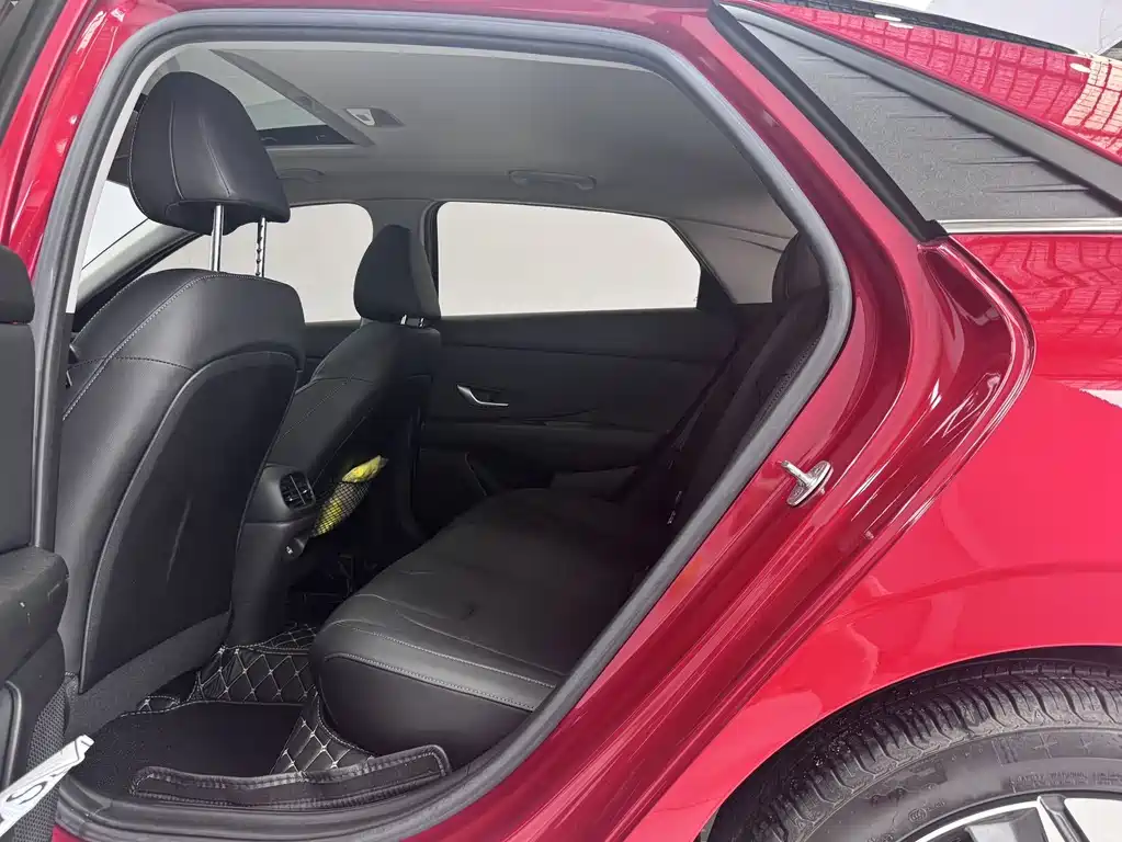 Hyundai Elantra 2022 — фото 12