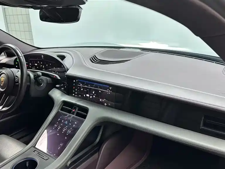 Porsche Taycan 2021 — фото 16