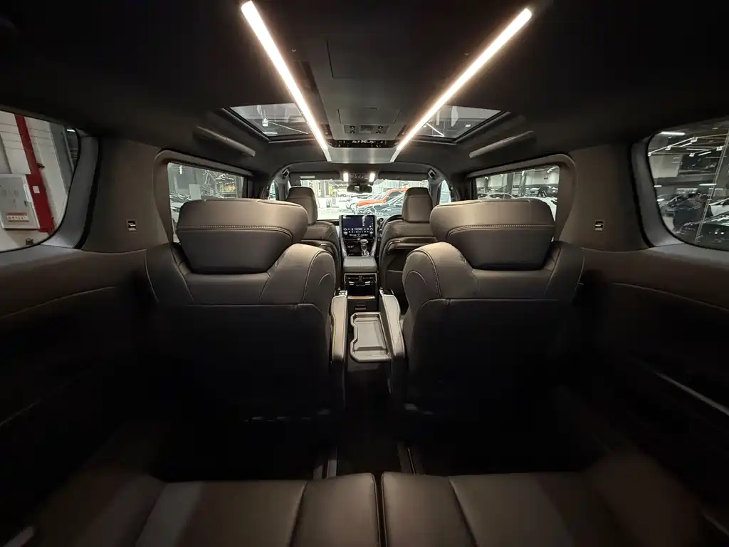 Toyota Alphard 2025 — фото 11
