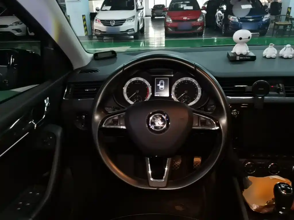 Skoda Octavia 2018 — фото 11