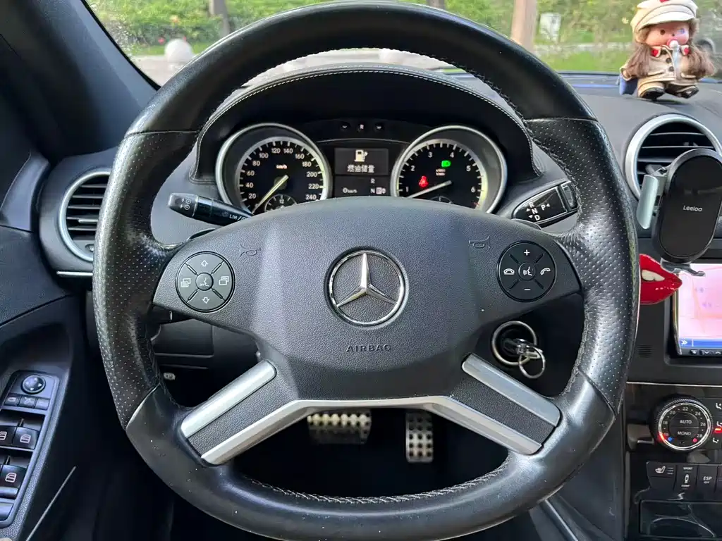 Mercedes-Benz M-Class 2011 — фото 12