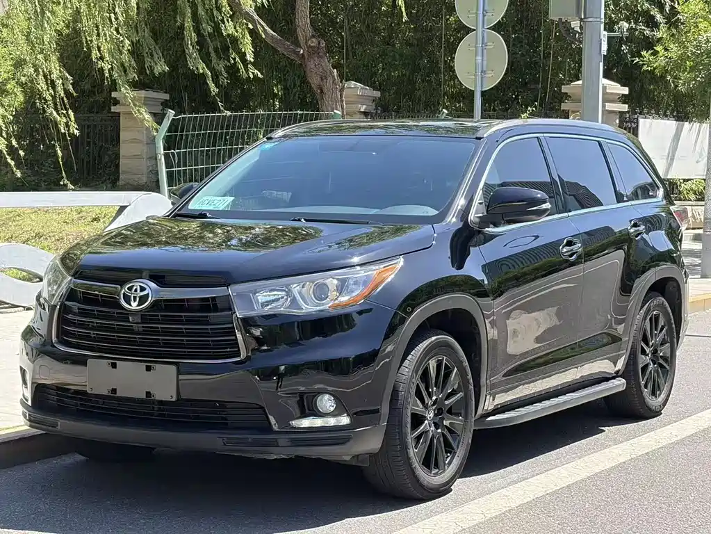 Toyota Highlander 2017 — фото 1