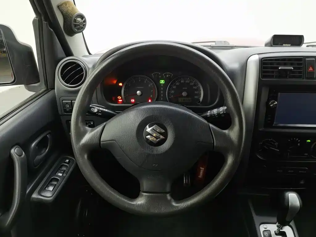 Suzuki Jimny 2012 — фото 11