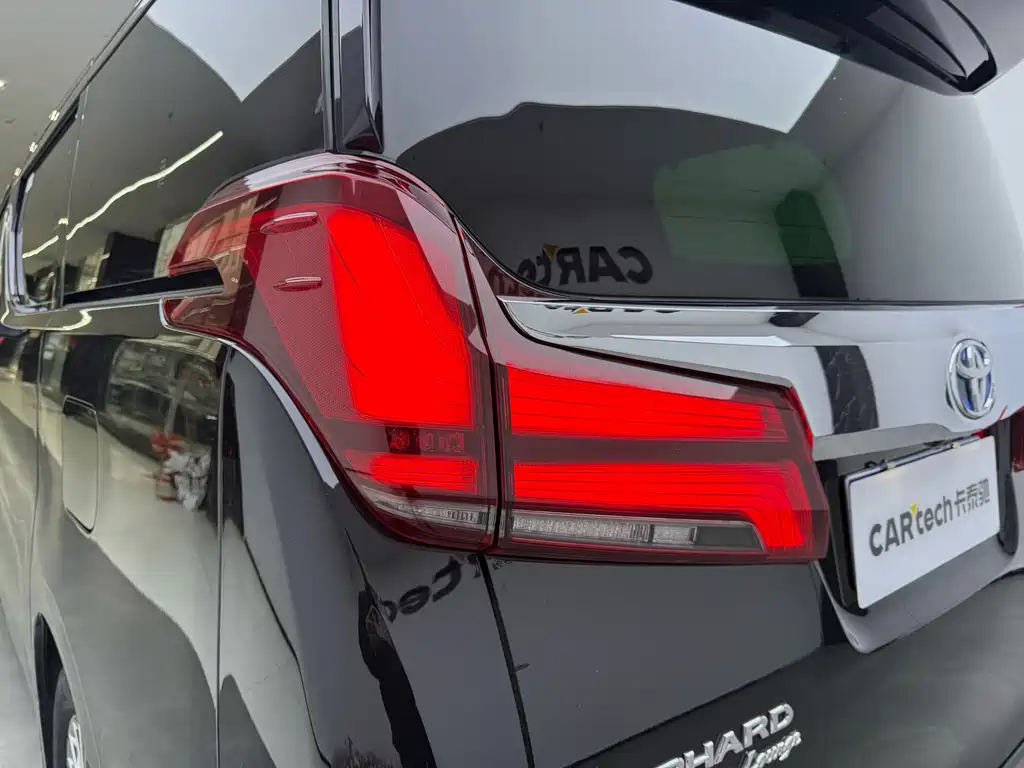 Toyota Alphard 2021 — фото 6