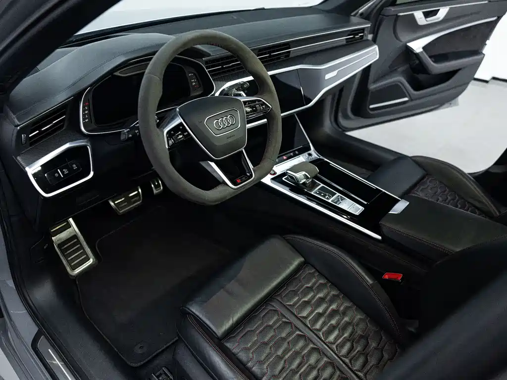 Audi RS 6 2021 — фото 10