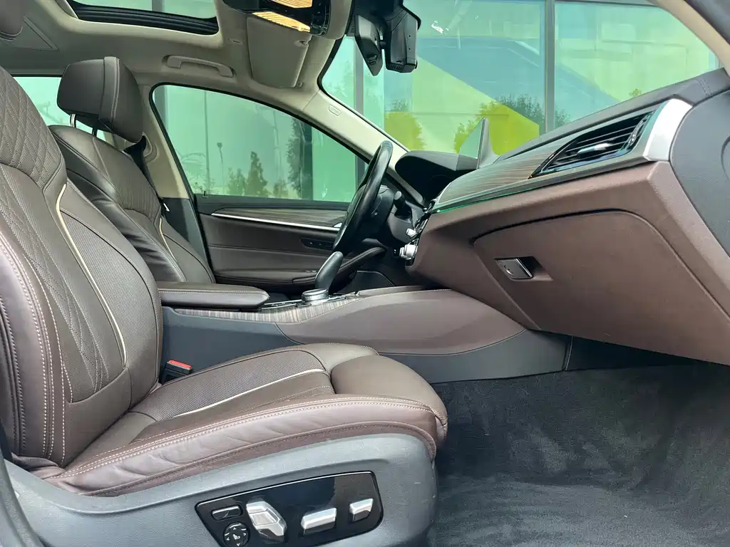 BMW 5 Series New Energy 2019 — фото 21
