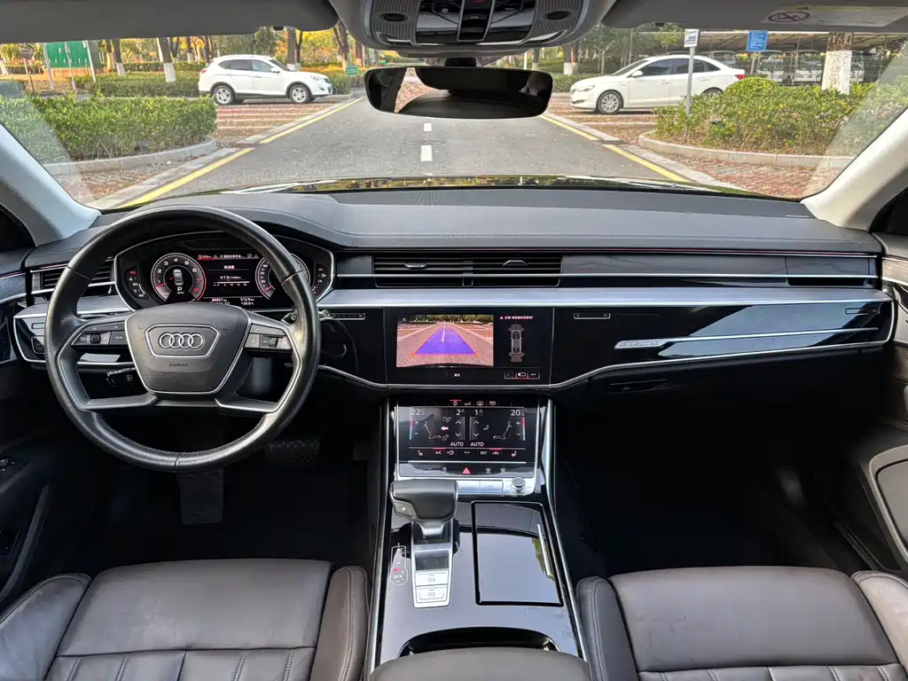 Audi A8 2019 — фото 8