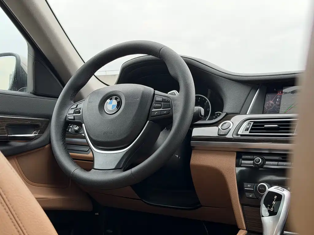 BMW 7 Series 2015 — фото 14