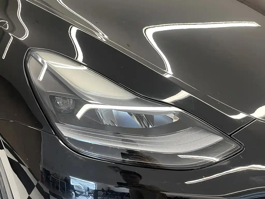 Tesla Model Y 2024 — фото 9