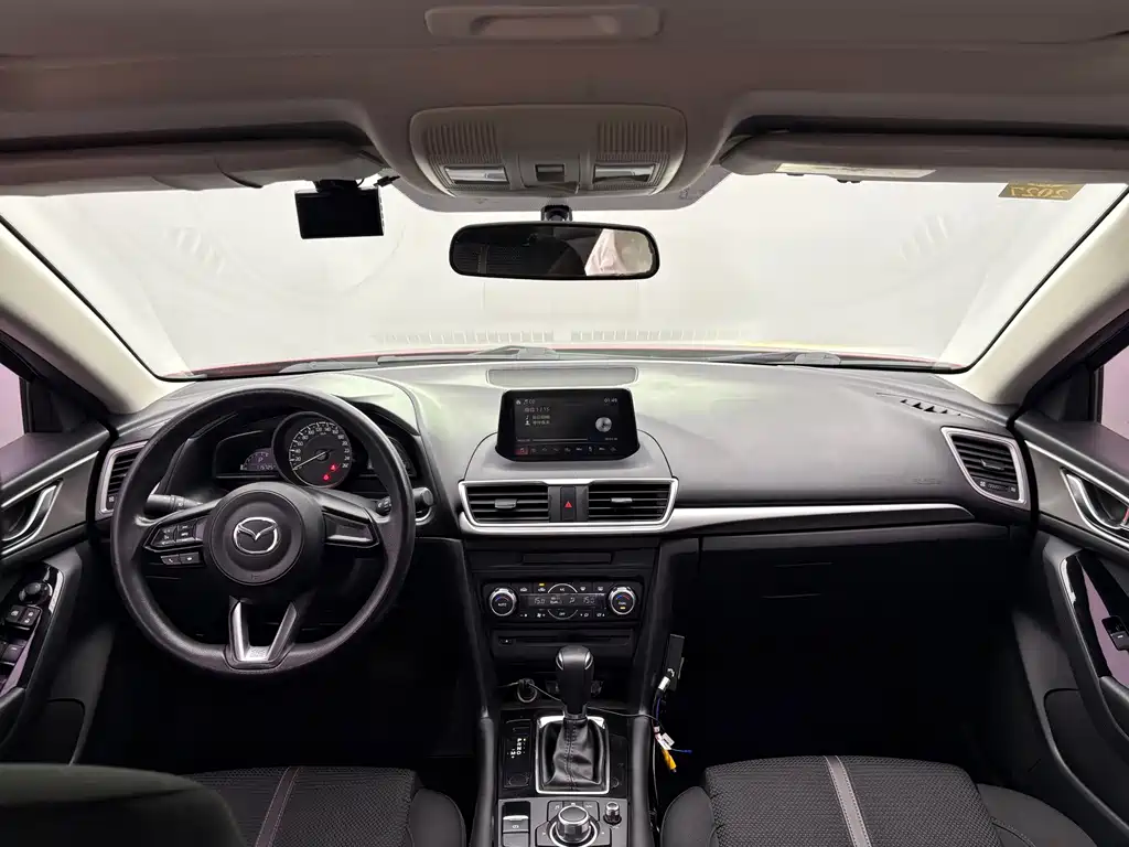 Mazda 3 Axela 2019 — фото 13