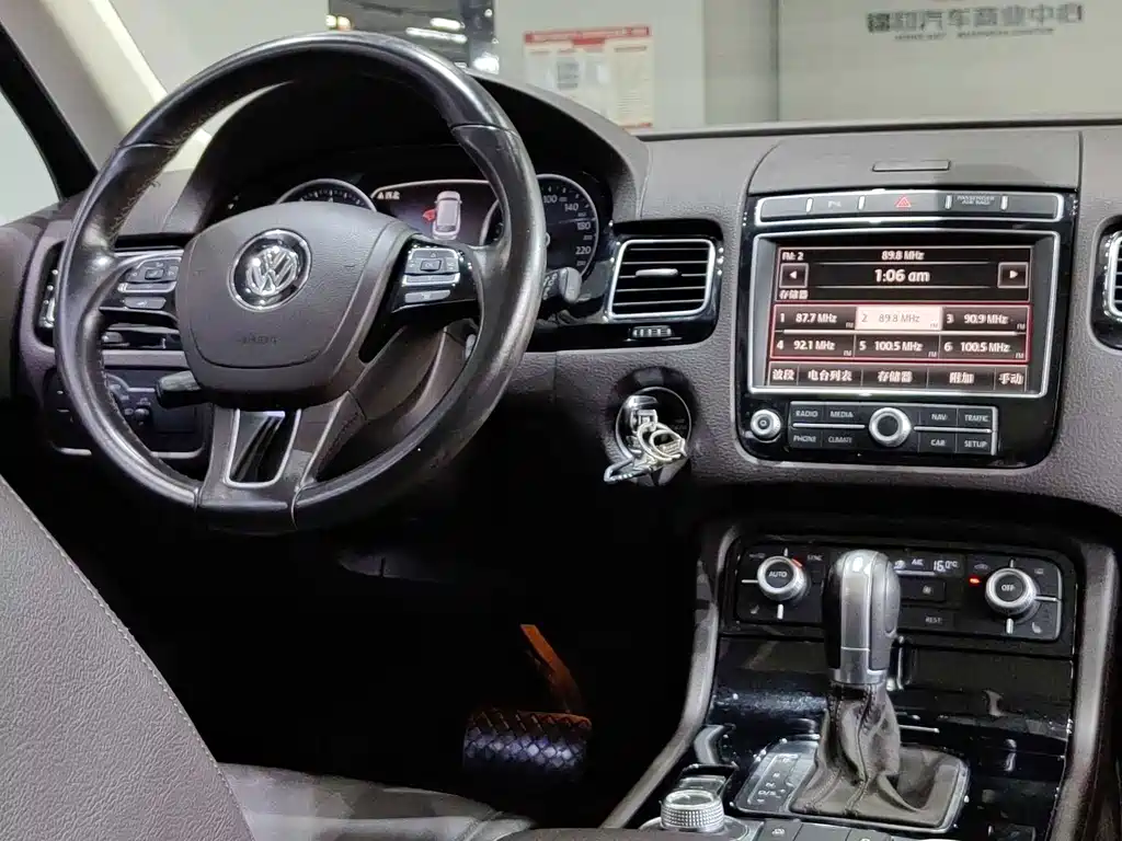 Volkswagen Touareg 2016 — фото 15