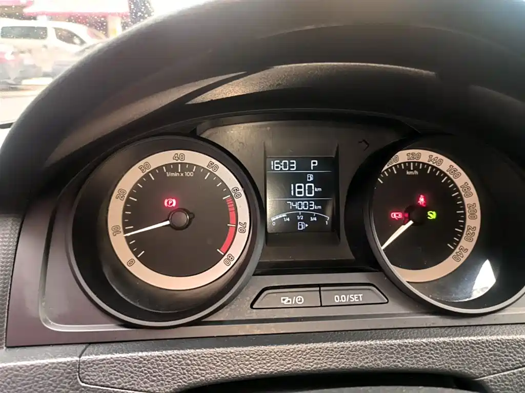 Skoda Rapid Spaceback 2020 — фото 12