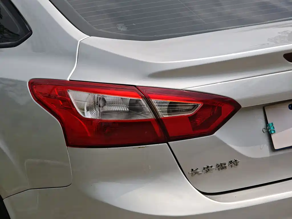 Ford Focus 2015 — фото 12